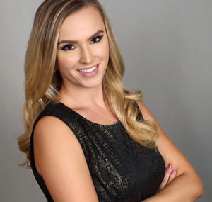 alumni-amanda-300x285